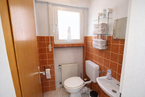 EG_Gäste WC - Mehrfamilienhaus, Wohnhaus mit 314,00 m&sup2; in Brühl zum Kaufen