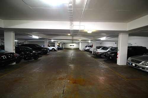 Tiefgaragen-Stellplatz - 
