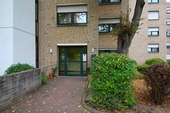 Hauseingang1 - 4 Zimmer Etagenwohnung in Bonn / Tannenbusch