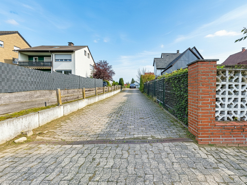 Zufahrt - Einfamilienhaus mit 208,00 m² in Bielefeld zum Kaufen