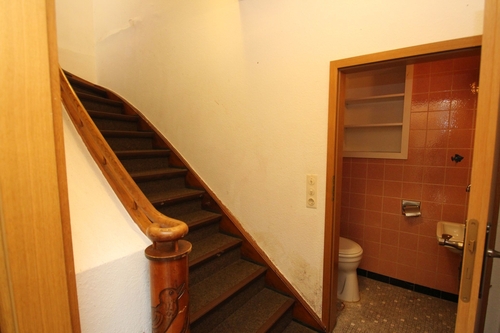 EG_Flur zur Wohnung - 6 Zimmer Maisonettenwohnung zum Kaufen in Hürth