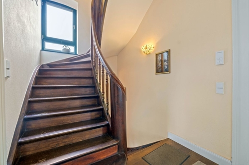 5 1OG_TreppeinsDG_Haupthaus - 
