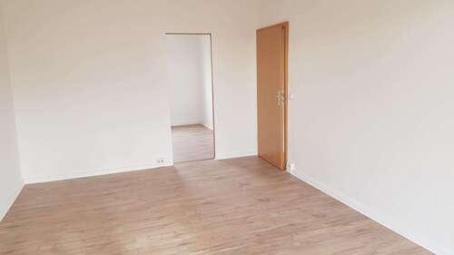 Blick Wohnzimmer Richtung Schl - 