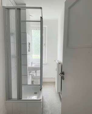 Bad mit Dusche 01 - 