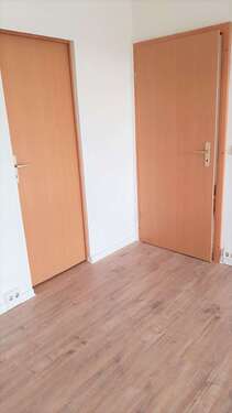 Tür zum Flur und zum Schlafzim - 