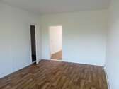 Wohnzimmer 01 - Appartement mit 58,00 m² in Cölpin zur Miete
