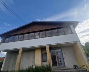 Dreisbach, Wohnhaus - 160.000,00&nbsp;EUR Kaufpreis, ca.&nbsp; 320,00&nbsp;m&sup2;&nbsp;Wohnfl&auml;che in Dreisbach (PLZ: 56472)