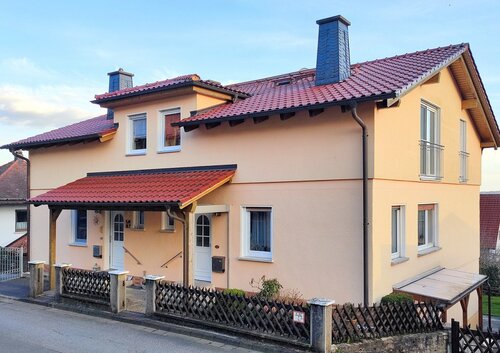 Foto - Rödental, 2 Fam.Hs. +Nebenhaus mit ELW