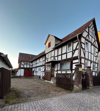 Foto - Philippsthal, Wohnhaus mit Nebengebäuden