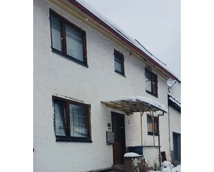 Suhl-OT, 1-2 Fam.Haus - 80.000,00 EUR Kaufpreis, ca.  190,00 m² Wohnfläche in Suhl (PLZ: 98529) Albrechts