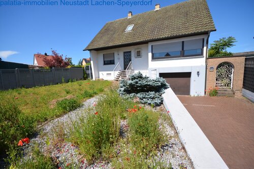 Haus und Vordergarten - 