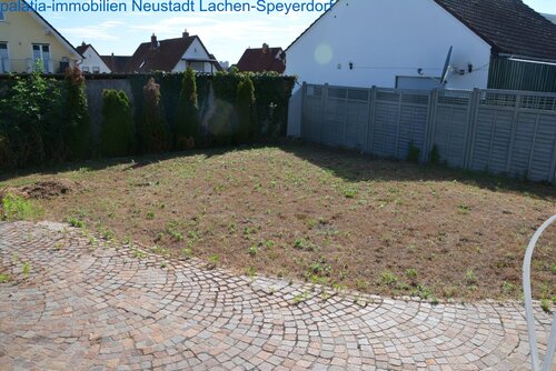 Garten vor dem Haus - 6 Zimmer Einfamilienhaus zum Kaufen in Germersheim