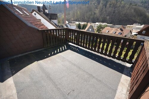 Terrasse Neu 2023 - Burg mit 180,00 m² in Neidenfels zum Kaufen