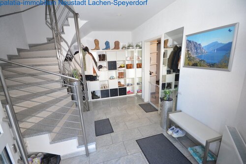 Haupteingang - 8 Zimmer Mehrfamilienhaus, Wohnhaus in Lambrecht (Pfalz)