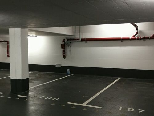 Bequemer ebenerdiger Parkplatz - 