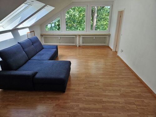 Wohnzimmer - 4 Zimmer, Küche, Dusch-Bad - 420,00&nbsp;EUR Kaltmiete, ca.&nbsp; 88,00&nbsp;m&sup2;&nbsp;Wohnfl&auml;che