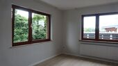 Schlafzimmer mit 2 Fenstern - 