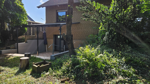 Blick vom Garten auf Terrasse - 6 Zimmer 5.5 oder mehr zur Miete in Mechernich