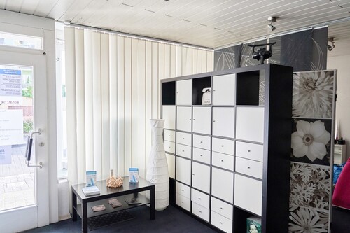 Postraße Kosmetikstudio Raum 1 -4 - 