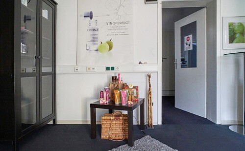 Postraße Kosmetikstudio Raum 1 -2 - 