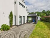 Außenbereich mit Carport/Stellplätzen - 4 Zimmer Doppelhaushälfte zum Kaufen in Wiefelstede