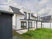 Terrasse mit Glasüberdachung - 4 Zimmer Doppelhaushälfte in Wiefelstede