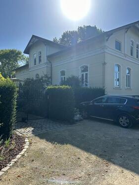 Frontansicht - Lichtdurchflutete 3-Zimmer Wohnung in alter Villa in ruhiger Lage
