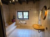 Bad EG mit Wanne und Dusche - 