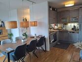 1.jpg - Großzügige 2-Zimmer-Wohnung mit Balkon und stilvollen Details