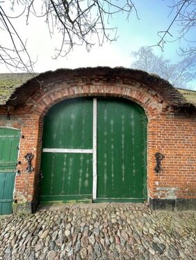 Historisches Dielentor mit Rundbogen - 4 Zimmer Bauernhaus, Landhaus in Seeth