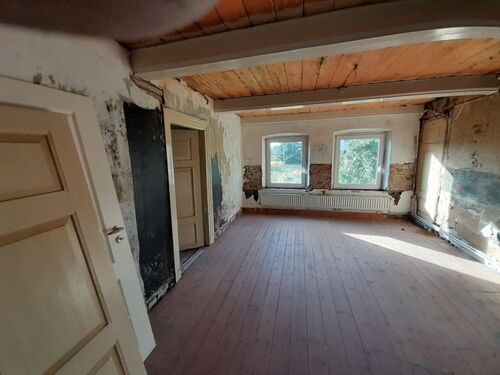 Wohnraum mit Holzdielen - 