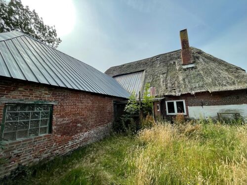 Rückwärtige Gebäudeteile und Gartenbereich - 