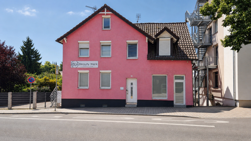 02_Aussen_Frontansicht_BeautyWerk - Provisionsfrei* A+ Altbau am Marktplatz: Wohn-Geschäftshaus mit Wärmepumpe — provisionsfrei