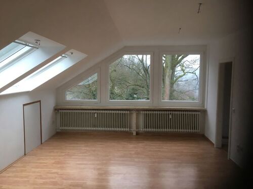 Wohnzimmer - 4 Zimmer, Küche, Dusch-Bad - 570,00&nbsp;EUR Kaltmiete, ca.&nbsp; 98,00&nbsp;m&sup2;&nbsp;Wohnfl&auml;che
