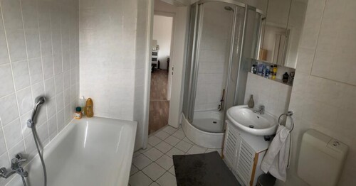 Bad mit WC und Dusche - 