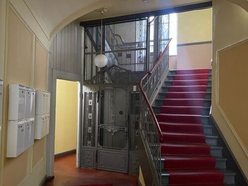 Hauseingang Roscherstrasse - 4 Zimmer Etagenwohnung zum Kaufen in Berlin