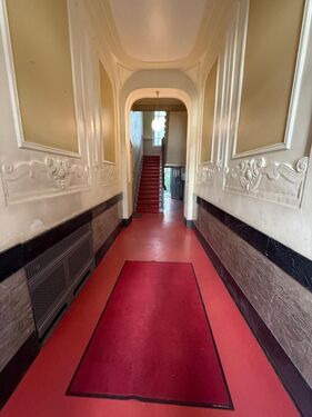 Hauseingang Sybelstrasse - Provisionsfrei* Jugendstilwohnung in Top-Lage !