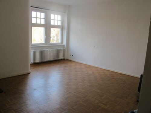 Wohnzimmer - vor der Renovierung - 2 Zimmer Etagenwohnung in Hildesheim