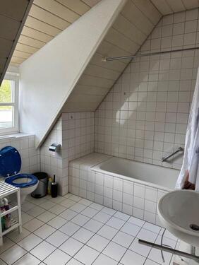 Tageslichtbad mit Wanne - 