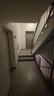 Hauseingang - 3 Zimmer Etagenwohnung zur Miete in Duisburg