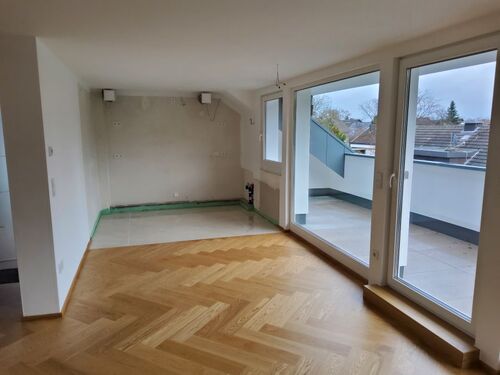 R29_DG-Wohnen Essen 2 - 4.5 Zimmer Dachgeschoßwohnung zur Miete in Bonn