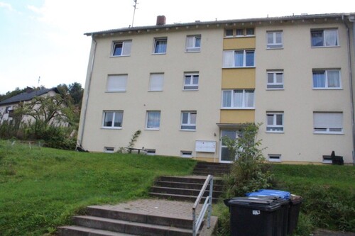 6 Familienhaus - Vorderseite - 4 Zimmer 4- Zimmerwohnung zur Miete in Amorbach