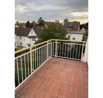 Provisionsfrei* Schöne Dachgeschossgewohnung mit großem sonnigen Balkon - Frankfurt am Main