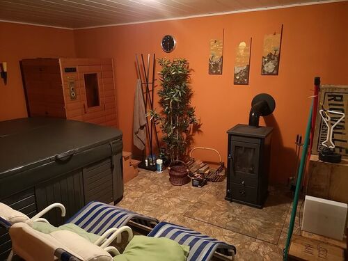 Wellnes Whirlpool Sauna - 