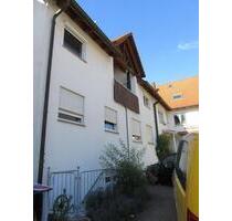 Provisionsfrei* Doppelhaushälfte mit zwei separaten Wohneinheiten, Stellplätzen, Balkon und Terrasse - Göppingen
