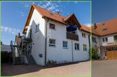 0001 Front - Provisionsfrei* Großzügiges Zweifamilienhaus - zwei Wohneinheiten, Terrasse, Balkon und eigene Stellplätze
