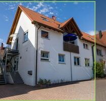 Provisionsfrei* Großzügiges Zweifamilienhaus - zwei Wohneinheiten, Terrasse, Balkon und eigene Stellplätze - Göppingen