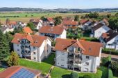Luftansicht Häuser Rückseite - 3 Zimmer Dachgeschoßwohnung zur Miete in Florstadt