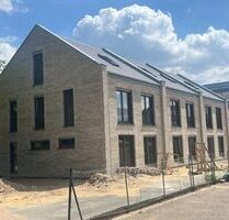 NEUBAU - noch 2 von 3 verfügbar, moderne Reihenhäuser im Zentrum von Großburgwedel - ab Dezember 2025 zur Vermietung