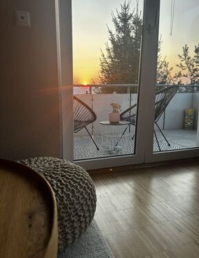Sonnenuntergang - Sonnige 3,5 Zi, Balkon, Küche, Diele, Bad, Gäste Bad. HWR. EGre